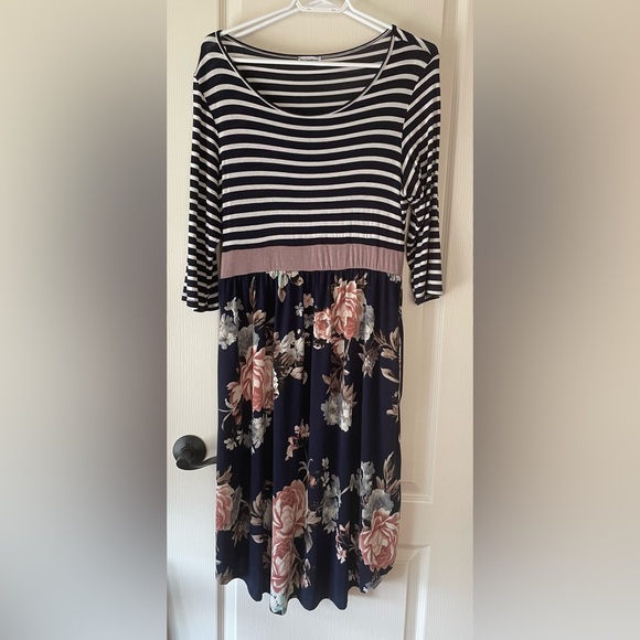 Knit dress with pockets - Picture 1 of 3